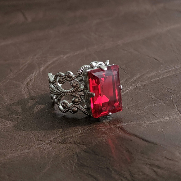 紅色 | 階梯切割水晶玻璃古董戒指 | 萬聖節哥德式紅色恐怖 第3張的照片