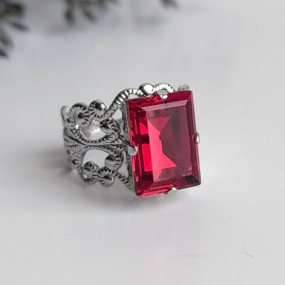 紅色 | 階梯切割水晶玻璃古董戒指 | 萬聖節哥德式紅色恐怖 第2張的照片