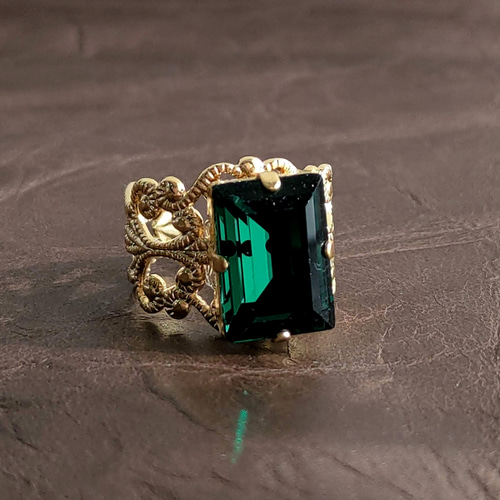 エメラルドグリーン｜ステップカット クリスタルガラス アンティーク調