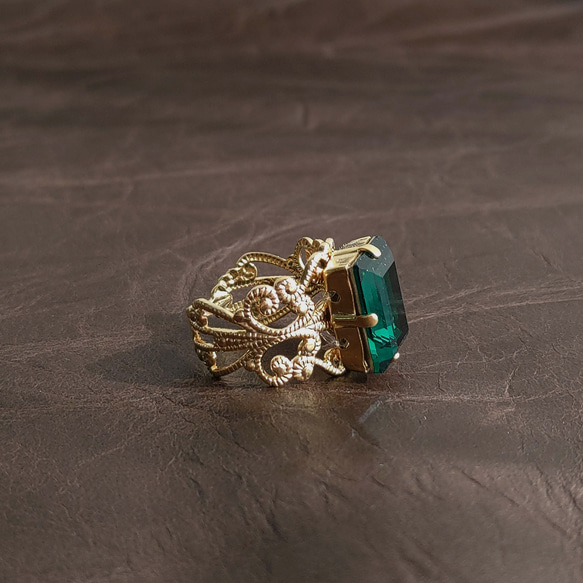 祖母綠 | 階梯式切割水晶玻璃仿古戒指 | 古典優雅經典綠 第8張的照片