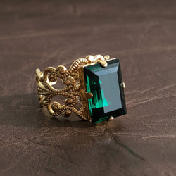 祖母綠 | 階梯式切割水晶玻璃仿古戒指 | 古典優雅經典綠 第1張的照片