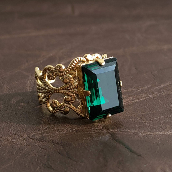 【美品】DAVAN 203jewelry 指輪　エメラルドグリーン×ゴールド エメラルドグリーン｜ステップカット クリスタルガラス