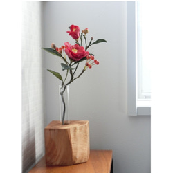 ✿【 粘土置物 】「雪解け水に咲く」赤椿とサンキライ風の実 ／ 花瓶付きですぐ飾れる！ 14枚目の画像