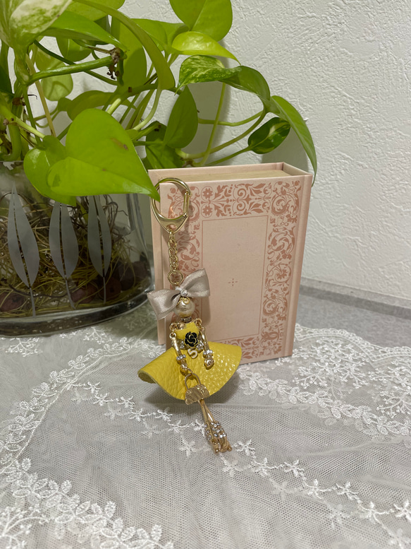 イタリアンレザー（ペールカラー/ミモザカラー・桜色・水色）オートクチュールドール 3枚目の画像