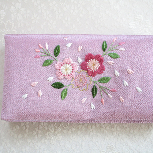 最終お値下げ！【ゑり善】附下げ　☆ 手刺繍 薄紫ピンク　上品　未使用　 正絹 日本刺繍【桜の花】の袱紗 ◇薄藤色◇ 刺繍 手刺繍 花刺繍 伝統工芸