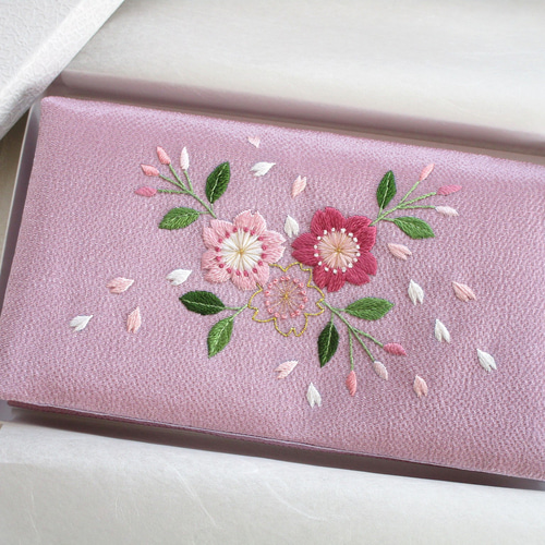 日本刺繍【桜の花】の袱紗 ◇薄藤色◇ 刺繍 手刺繍 花刺繍 伝統工芸