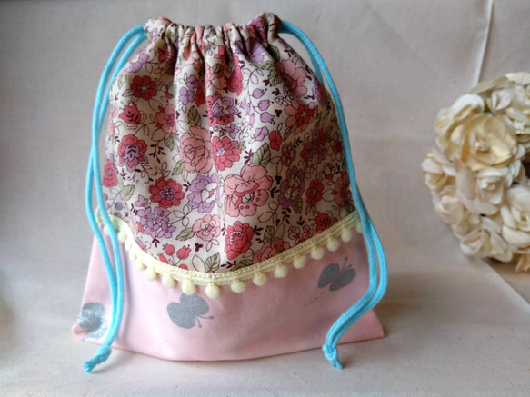 handmade刺繍巾着⚘ベビーピンクギンガムチェック×ポンポン花 ハンドメイド