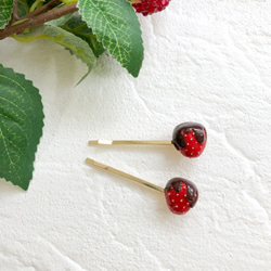 【2月限定アイテム】とろ〜りチョコがけイチゴヘアピンクレイ/チョコ/可愛い/ゴールド/苺/いちご/まとめ髪 2枚目の画像