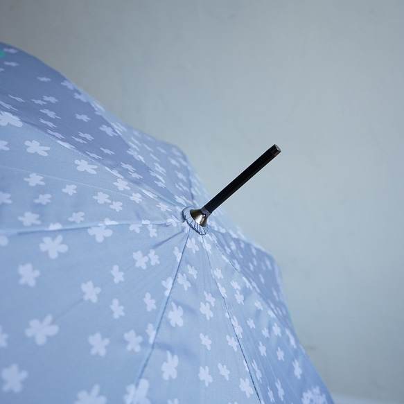 【送料無料】長傘と靴下3足のお得なセット 晴雨兼用 ライトグレー 花 ツバメ ALCEDO　 17枚目の画像