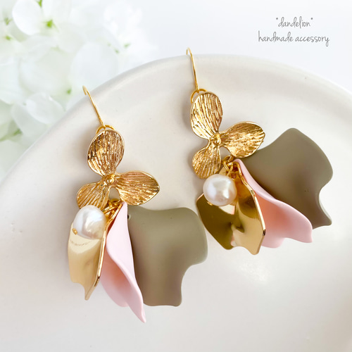桜の花びら淡水パールピアス/イヤリング ピアス（フック