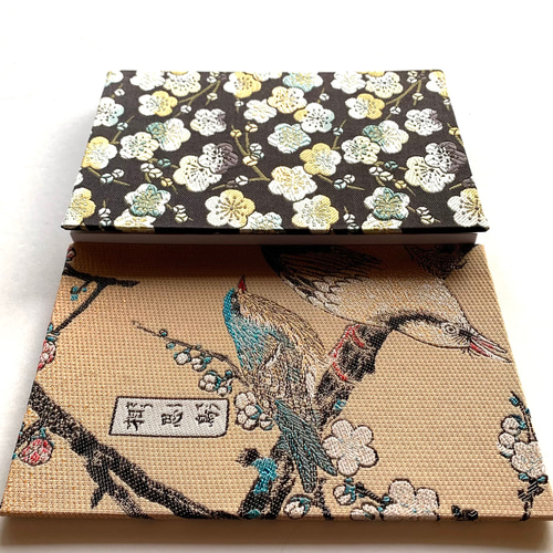 額 （ 絹織物・紅梅図） 梅に相思鳥と黄鳥』 額絵織物御朱印帳 金襴織物 B6 大判サイズ