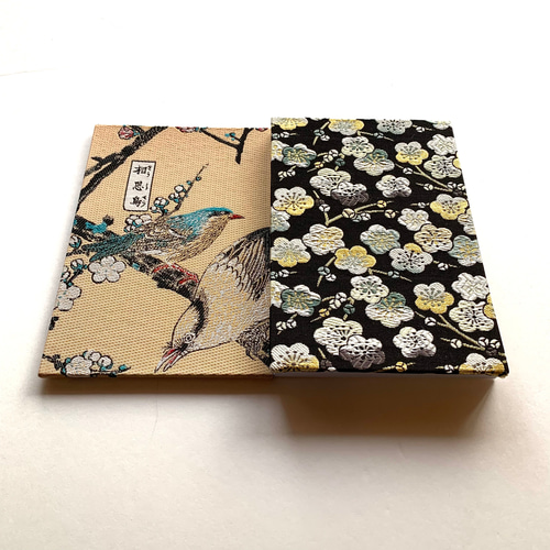 梅に相思鳥と黄鳥』 額絵織物御朱印帳 金襴織物 B6 大判サイズ 全2種