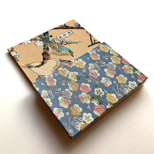 額 （ 絹織物・紅梅図） 梅に相思鳥と黄鳥』 額絵織物御朱印帳 金襴織物 B6 大判サイズ