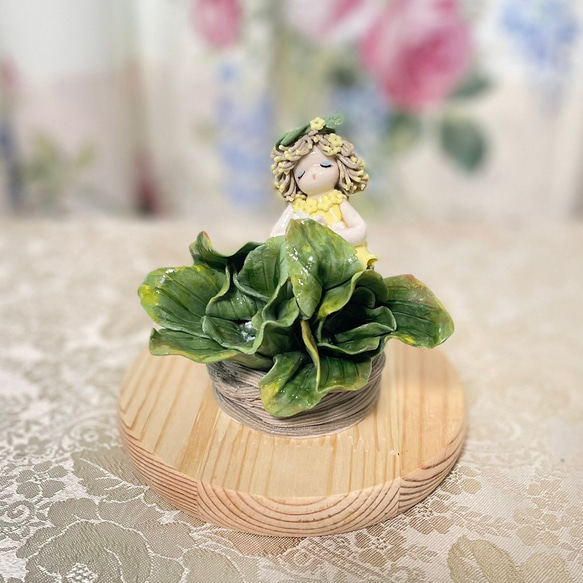 【陶器】蕗の薹と少女　ふきのとう　春 1枚目の画像