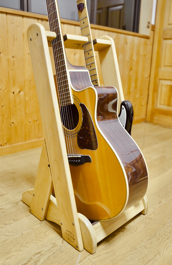 【24時間以内に発送】手作り木工　木製ギタースタンド （オーク） ２本掛け 1枚目の画像
