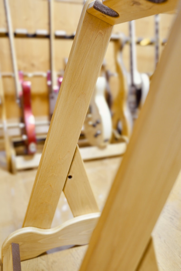 【24時間以内に発送】手作り木工　木製ギタースタンド （オーク） ２本掛け 10枚目の画像