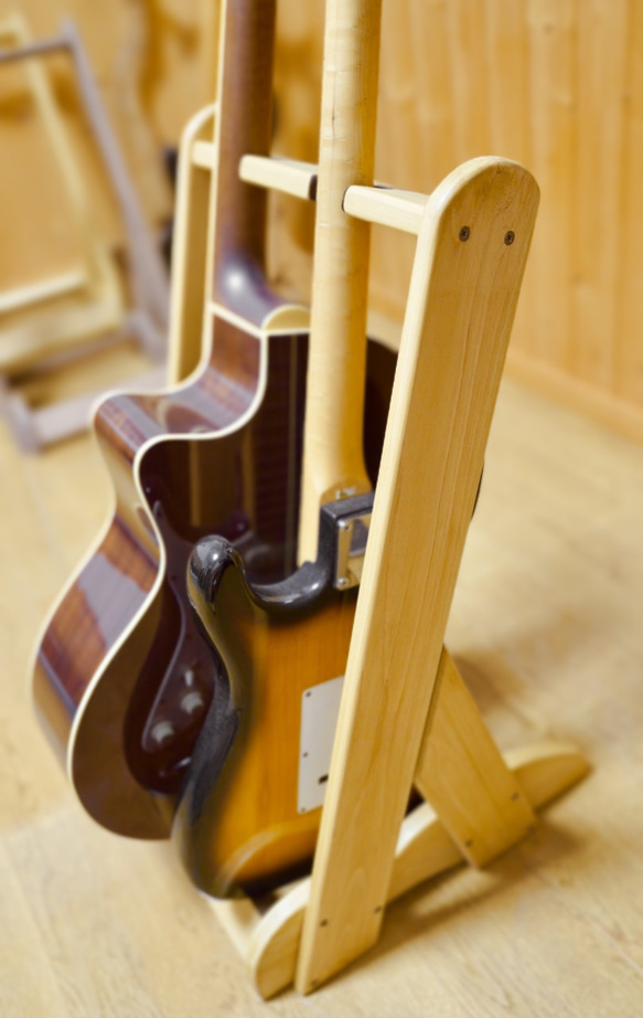 【24時間以内に発送】手作り木工　木製ギタースタンド （オーク） ２本掛け 5枚目の画像