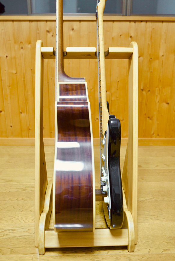 【24時間以内に発送】手作り木工　木製ギタースタンド （オーク） ２本掛け 3枚目の画像