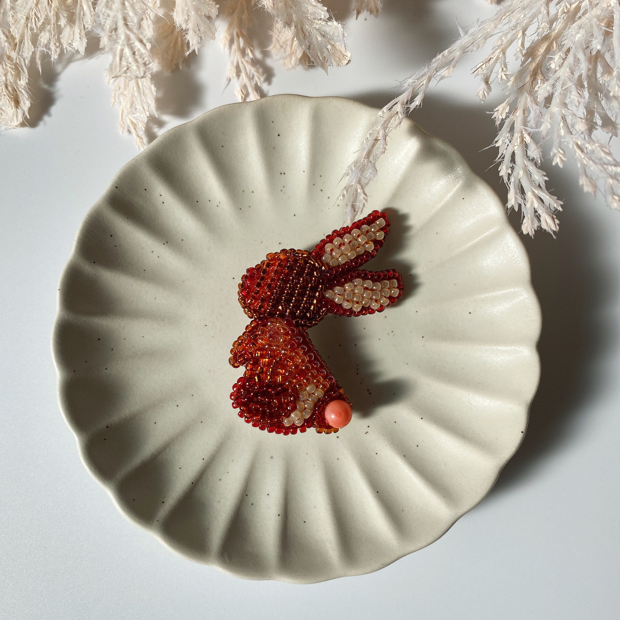 【ビーズブローチ】※受注製作※ 野うさぎ