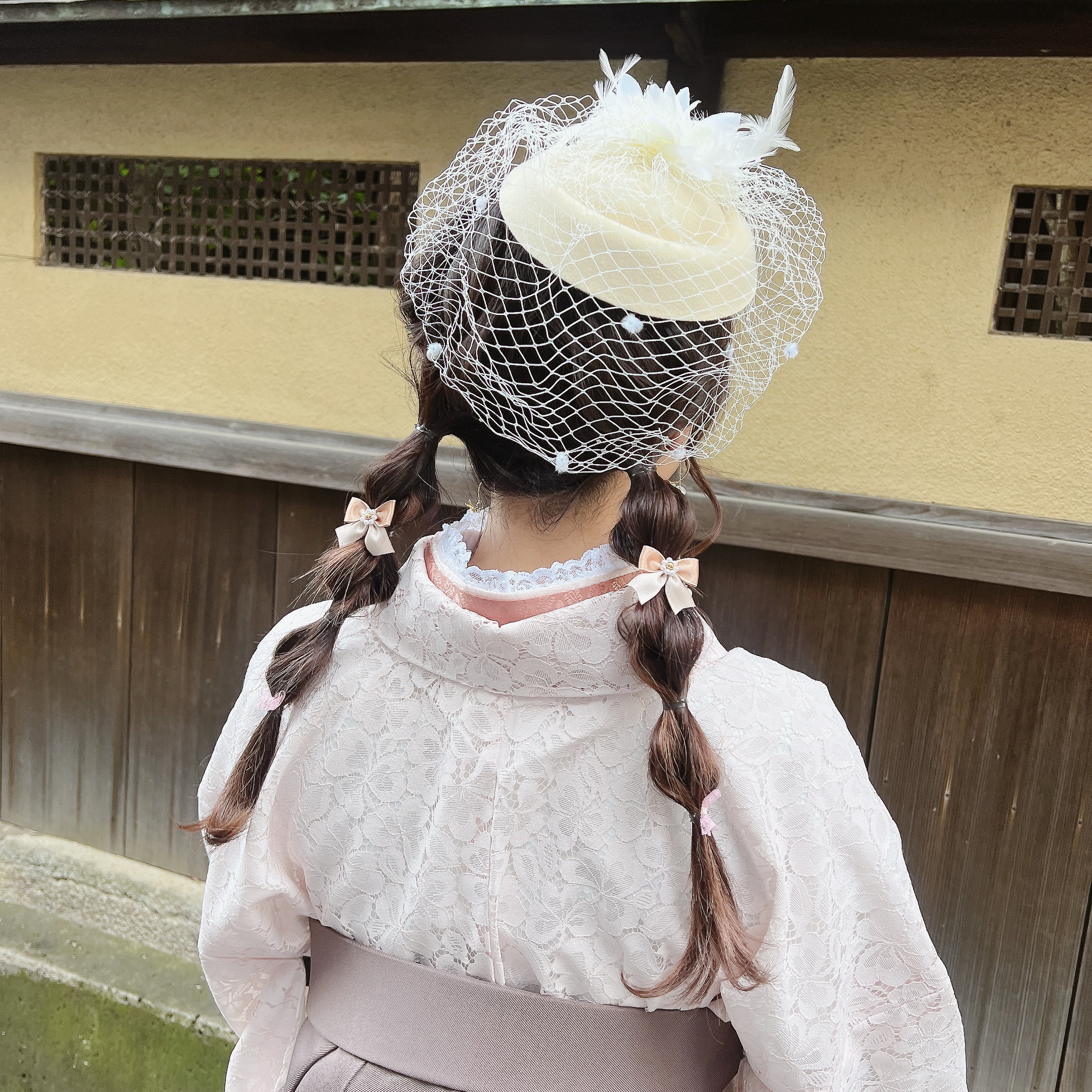 105 ヘッドドレス 卒業式 成人式カクテル帽 お花&リボン＆蝶々トークハット