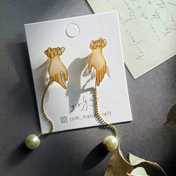 Elegant hand Pearl clip-on earrings | cloisonné 2枚目の画像