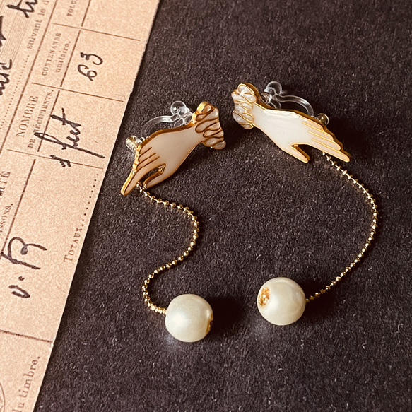 Elegant hand Pearl clip-on earrings | cloisonné 9枚目の画像