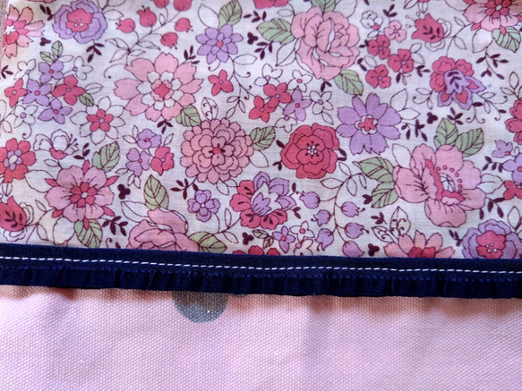 YUWA ピンク　花柄　コップ袋　巾着　ブルーフリル　〜入園　入学準備、お菓子や小物入れにも〜 3枚目の画像
