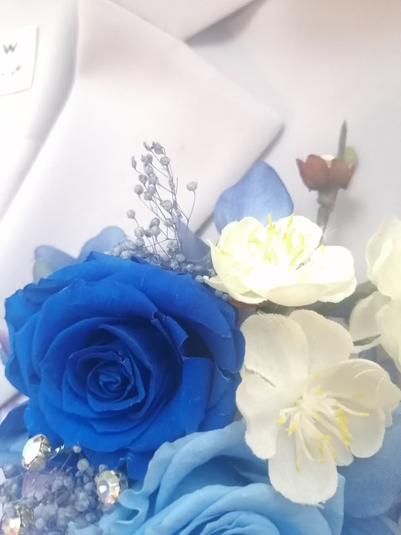 値下げ　ブルーのプリザーブドのコサージュ　髪飾り　梅の花　ロイヤルブルー　卒業　入学　成人　結婚式　他 3枚目の画像