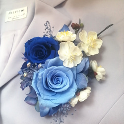 値下げ　ブルーのプリザーブドのコサージュ　髪飾り　梅の花　ロイヤルブルー　卒業　入学　成人　結婚式　他 1枚目の画像