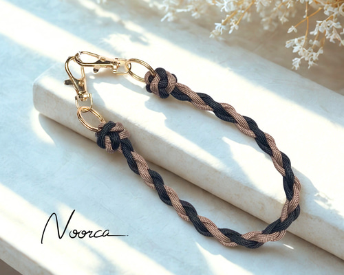 みゅきき様オーダー　ハンドストラップ　スマホストラップ　パラコード a08】ハンドストラップ 4本編み スマホストラップ オーダー