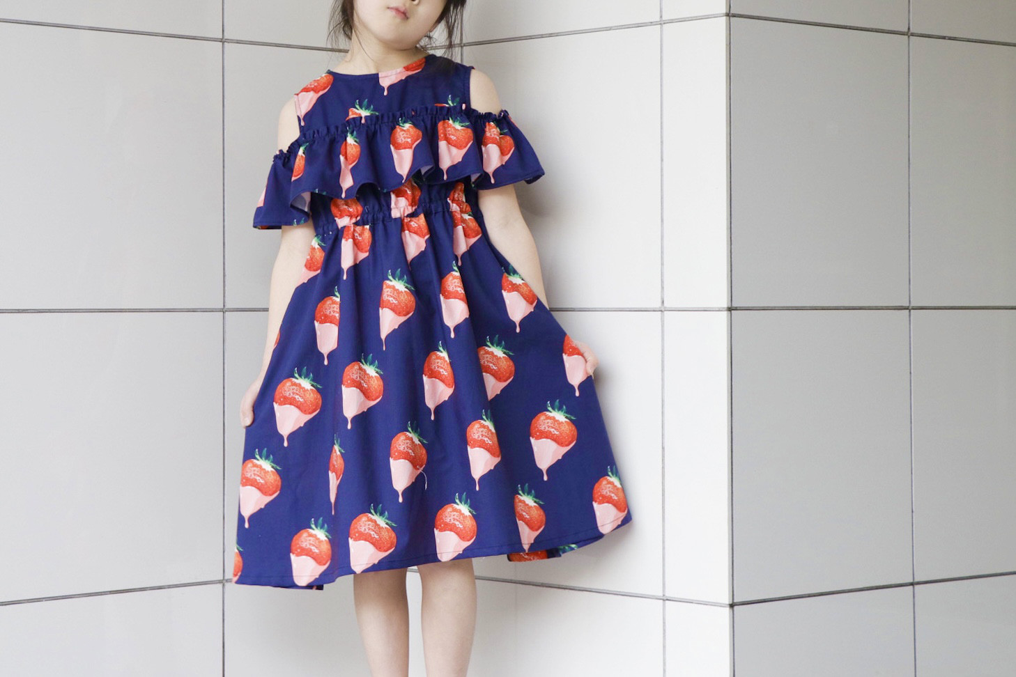 チョコがけ苺のオフショルダーワンピース