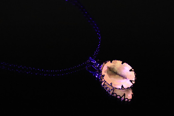 UVカラーチェンジ処理 天然クォーツ 宇宙空間的変色美 シルバー925「刻印有」ペンダント 結晶 ネックレス 水晶 鉱物 4枚目の画像