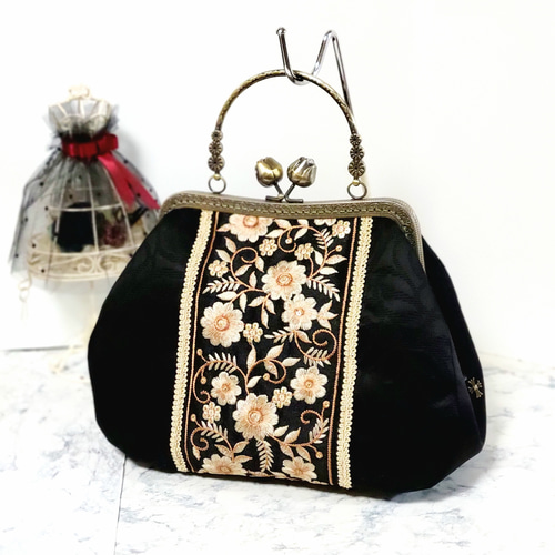 あおりがま口バッグ 薔薇刺繍と薔薇レース ハンドメイド