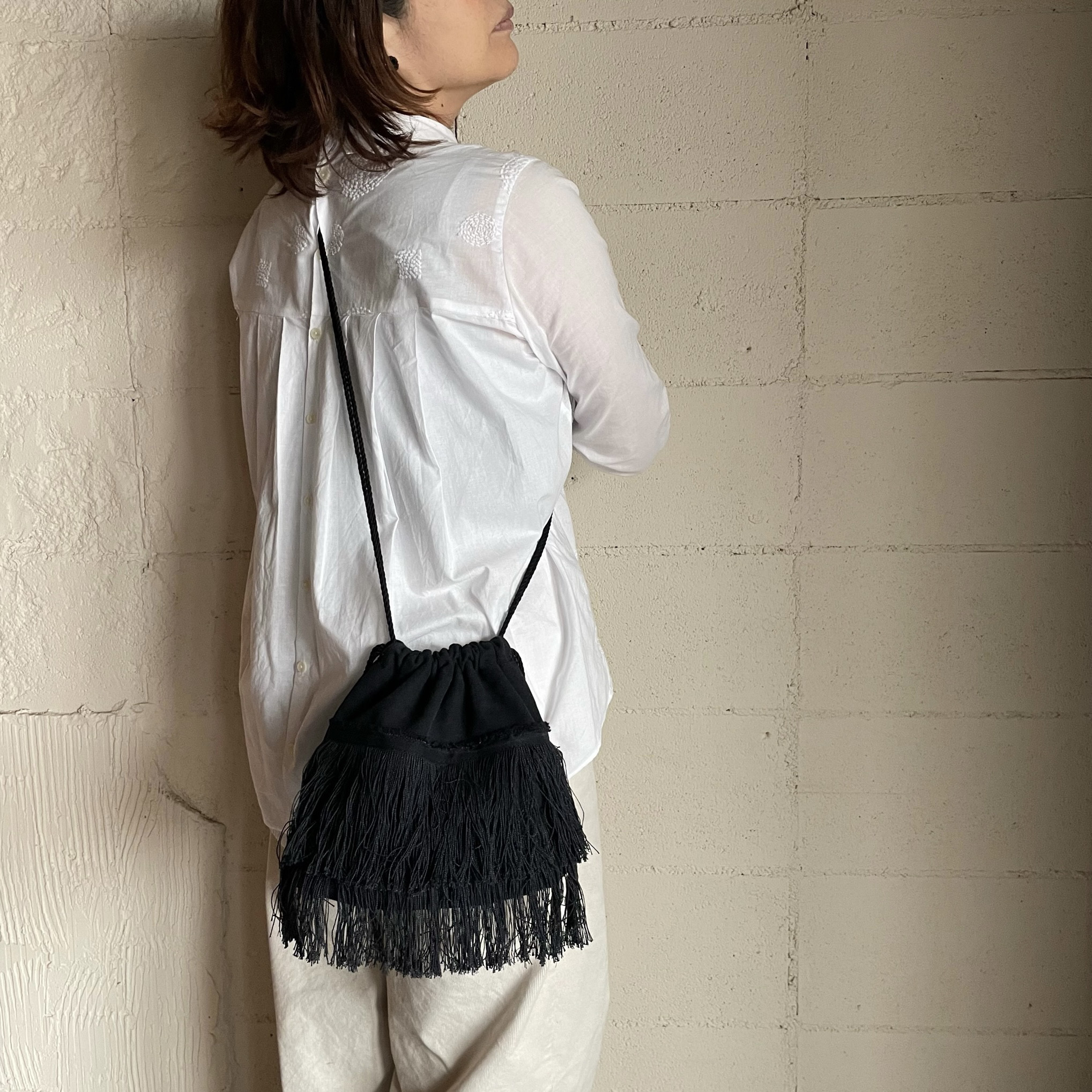 ティアードフリンジのドローストリングバッグ/ブラック