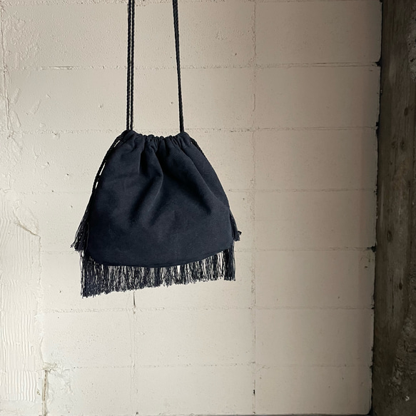 ティアードフリンジのドローストリングバッグ/ブラック 4枚目の画像