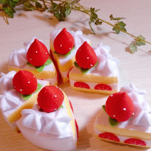 送料無料】フェルトままごと 苺のショートケーキ おもちゃ・人形 rara
