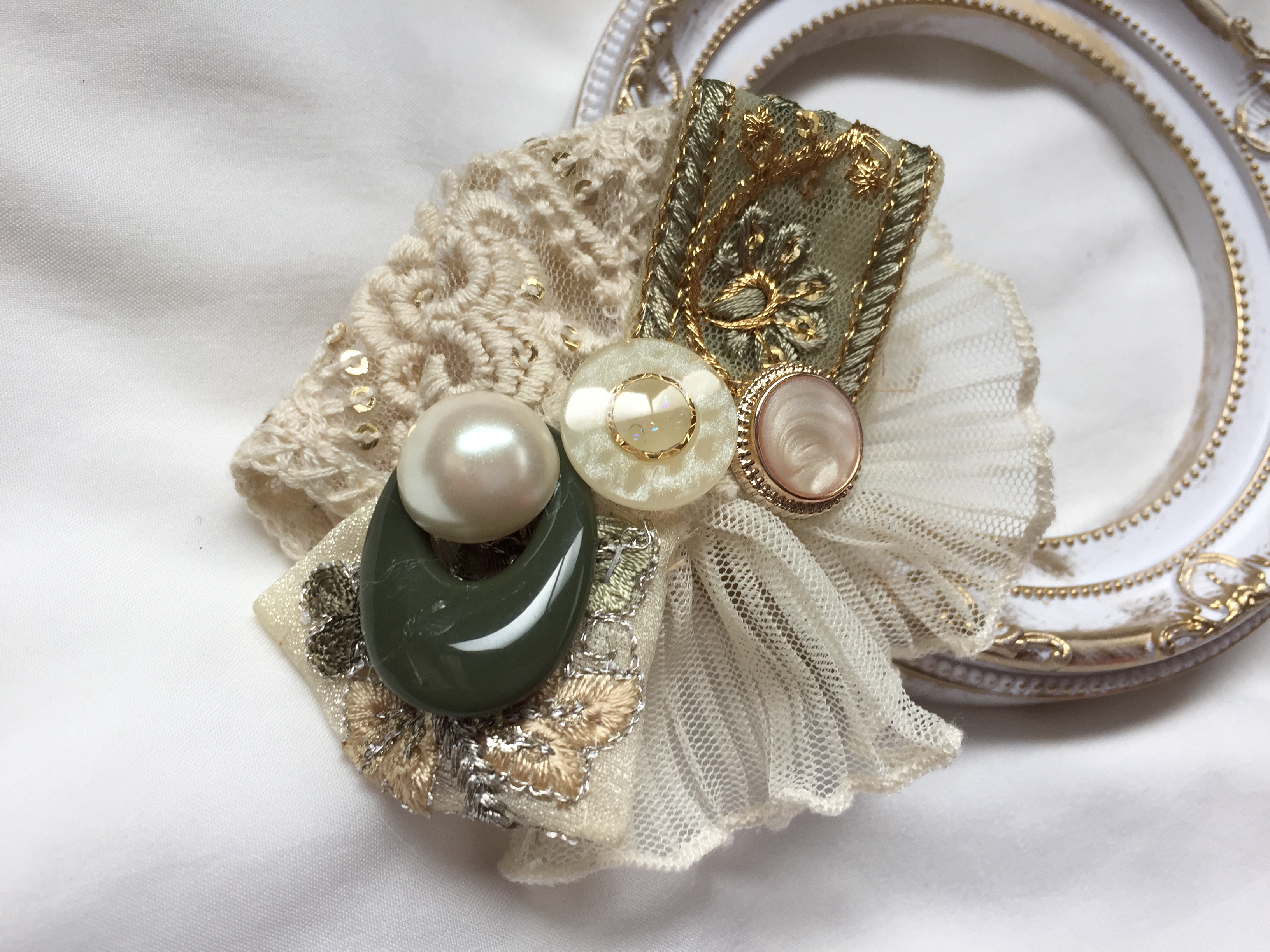 ♡インド刺繍リボン　ポニーフック　ヘアカフ　ブラック　カーキレース　パール付き♡