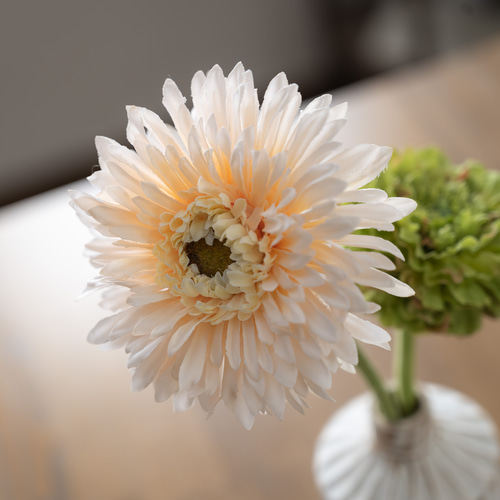 花瓶　造花付き 花瓶付きアーティフィシャルフラワー （コスモス）