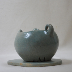 青ネコちゃん陶製植木鉢(雲皿付き) 4枚目の画像