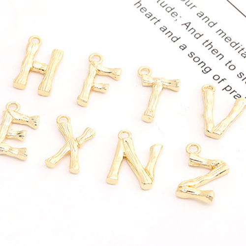 M11250-a-5 6個 イニシャルチャーム アルファベットチャーム