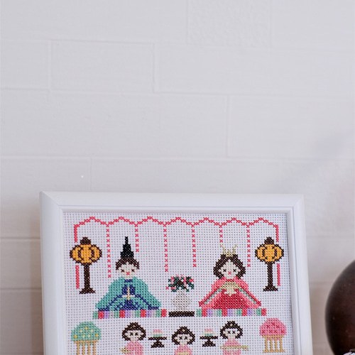 クロスステッチ刺繍完成品(額込み) 桃の節句のひなまつり『ミニサイズ