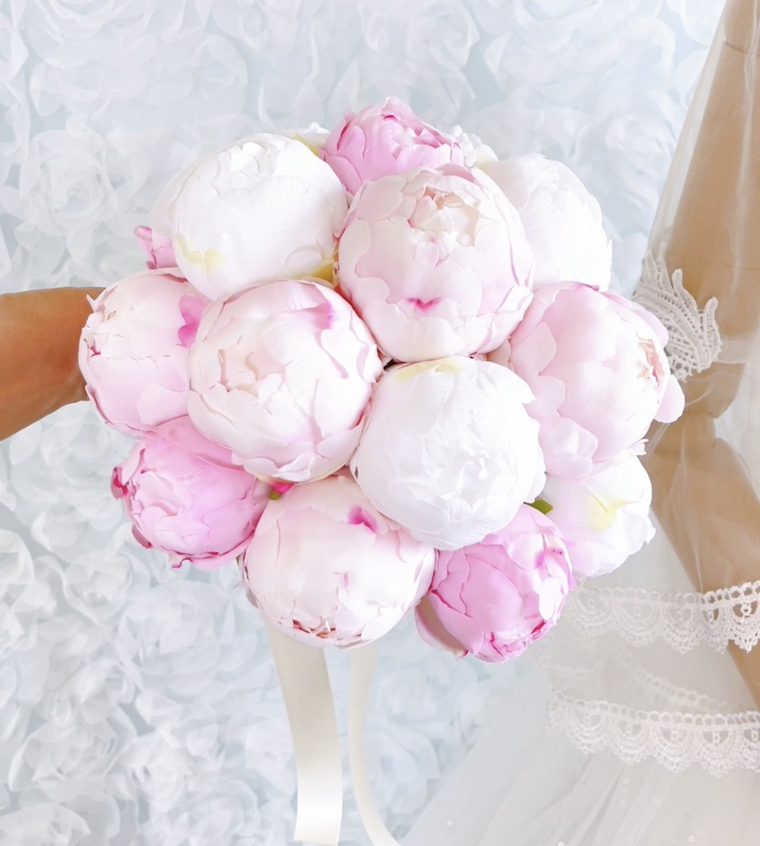 NEW！！シャクヤクのラウンドブーケ・ピンク＆ホワイト（ブトニア付き）