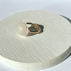 ローズクォーツの指輪 / レジン / 天然石 4枚目の画像