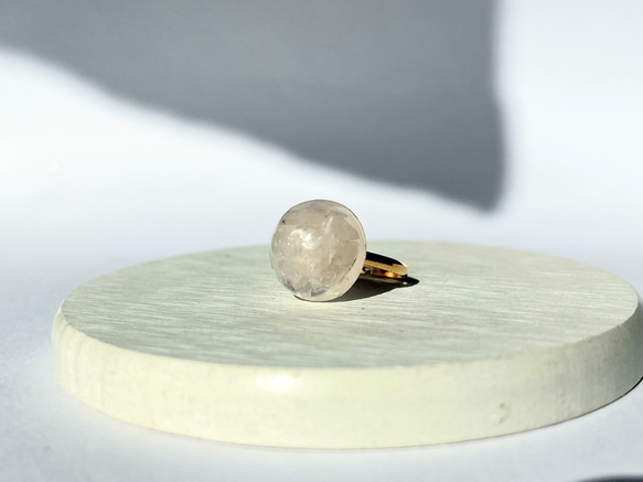ローズクォーツの指輪 / レジン / 天然石 2枚目の画像