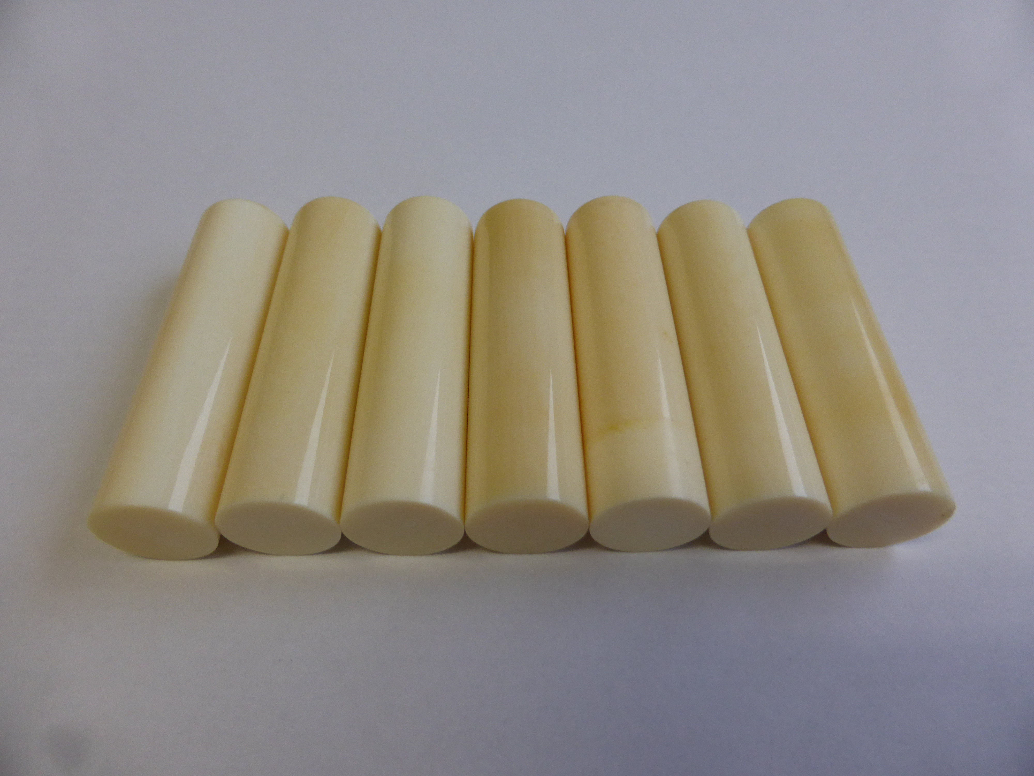 在庫整理品！本象牙の印材/棒材 φ12×45㎜ 7本（1）加工用素材に！ビーズ、丸玉、アクセサリーパーツ等に！