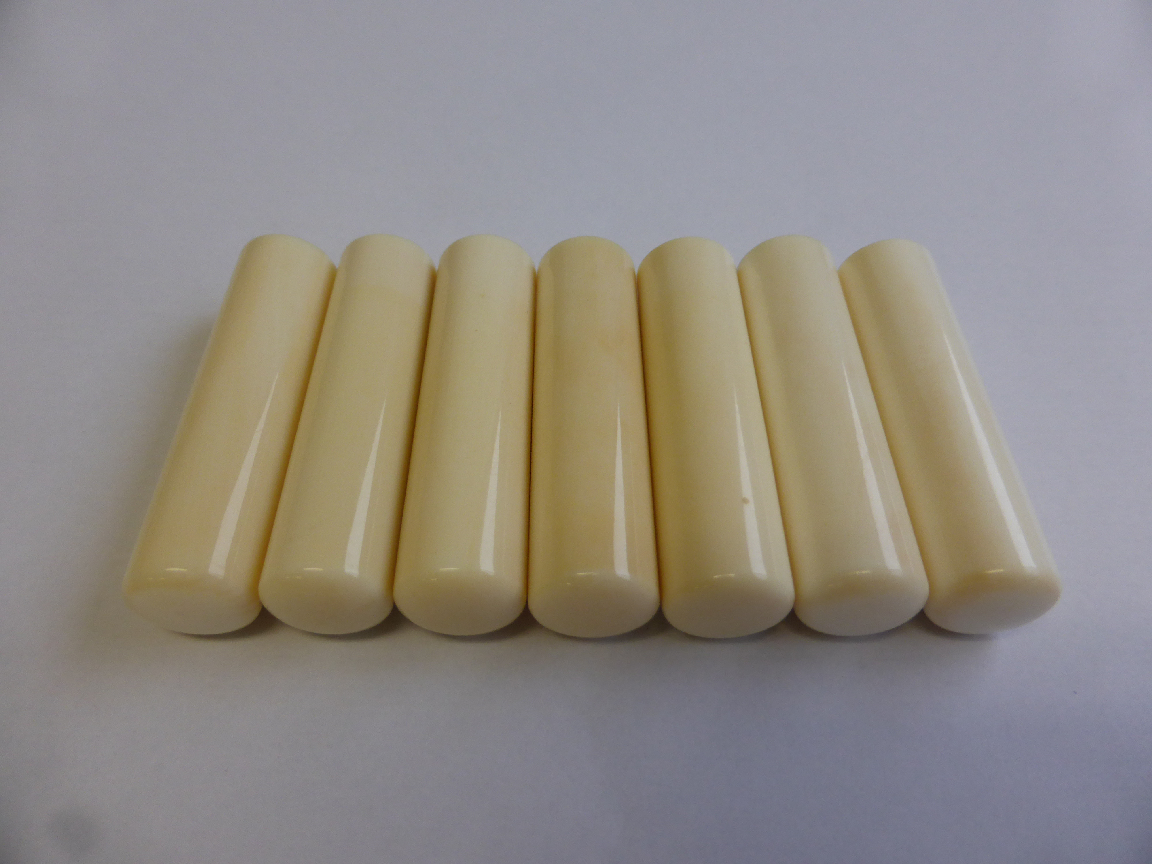 在庫整理品！本象牙の印材/棒材 φ12×45㎜ 7本（2）加工用素材に！ビーズ、丸玉、アクセサリーパーツ等に！