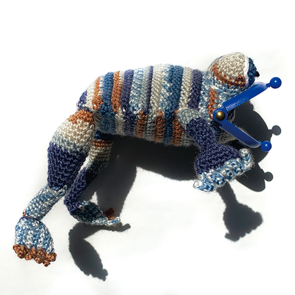 【カエル がま口 】かぎ針編みのカエル ブルー系 4枚目の画像
