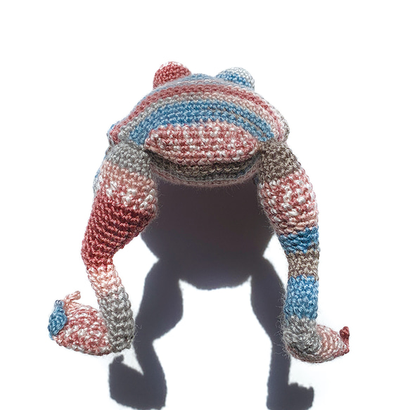 【カエル がま口 】かぎ針編みのカエル ピンクグレー系 8枚目の画像