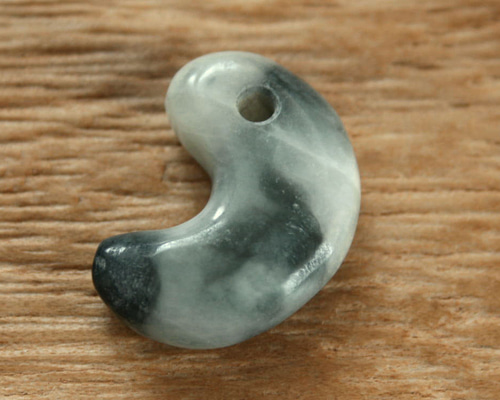 糸魚川翡翠勾玉 M09020 清山 作 24.8mm*17.5mm*7mm 糸魚川産