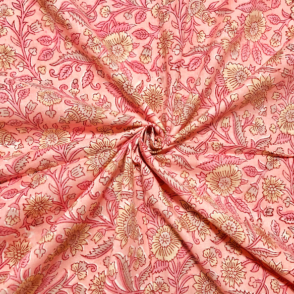 【50cm単位】ピンクベージュフラワー　インド　ハンドブロックプリント生地　テキスタイル  コットン 1枚目の画像
